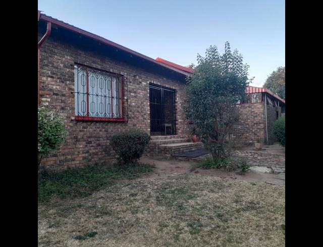 4 BEDROOM HOUSE FOR SALE IN BIRCHLEIGH NORTH